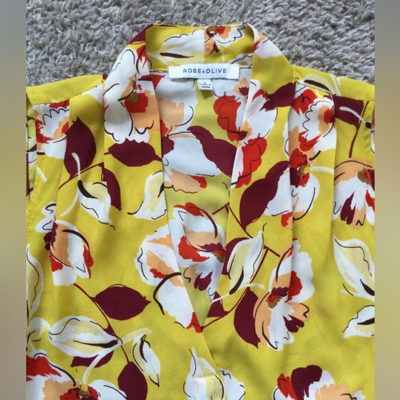 Rose + Olive Sleeveless Blouse - Picture 8 of 16